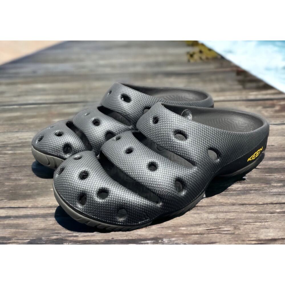 KEEN Yogui Arts Slipper Graphite Slip On Clogs Ye Shoes Mens Size 10 FAST SHIP - Picture 4 of 15